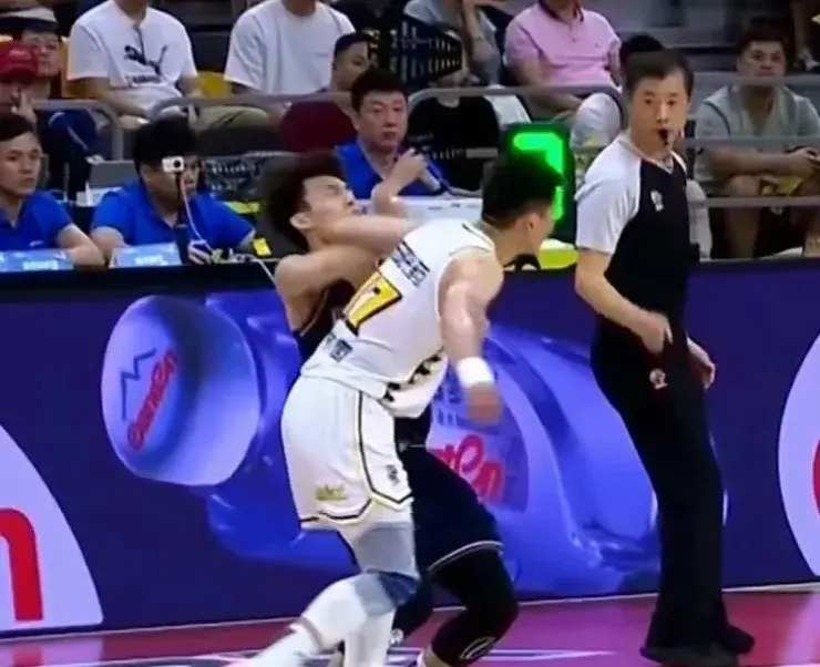 包含席卷欧洲的热血对决两队交锋引爆现场气氛的词条