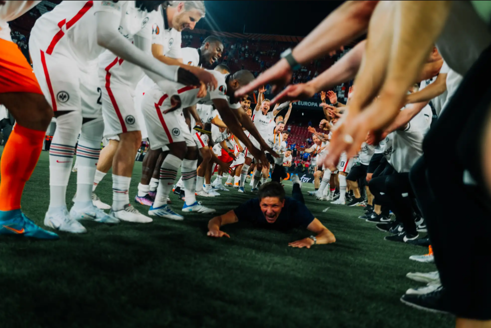 法兰克福球员恢复训练，尽力准备下一场较量